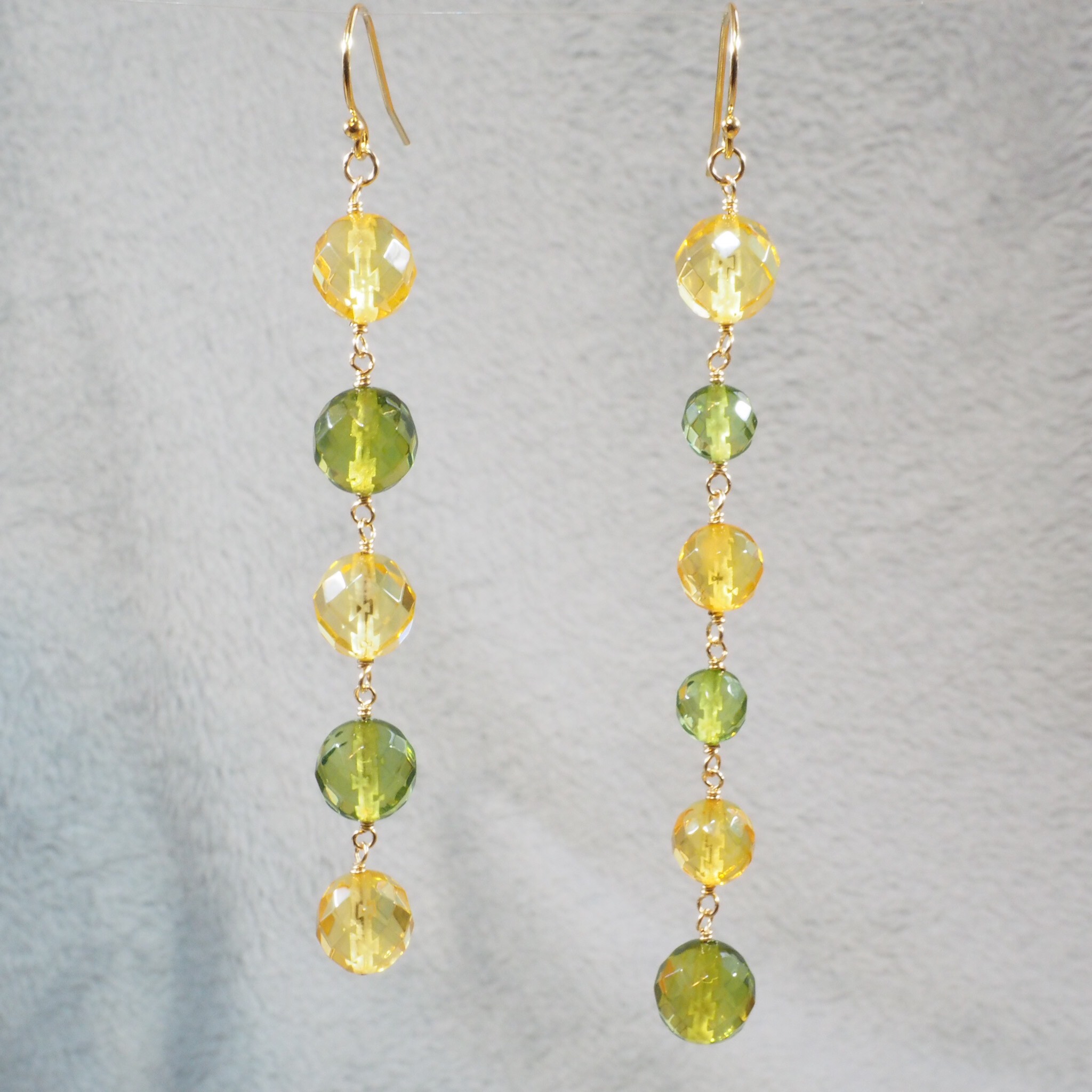 【ミモザ】イエロー＆グリーンアンバー アシンメトリー ロング ピアス／イヤリング