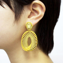 Mobius /  Pierced Earrings   Gold  ピアス 2枚目の画像