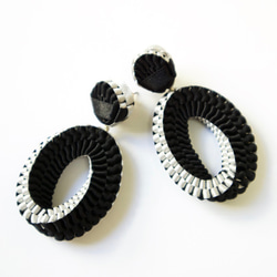 Mobius /  Pierced Earrings    Black ピアス 1枚目の画像