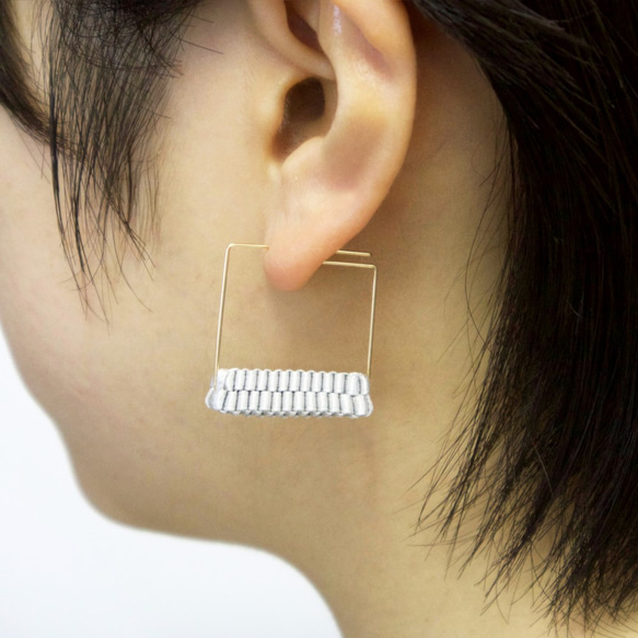 Square/  Pierced Earrings　Gray　ピアス 2枚目の画像