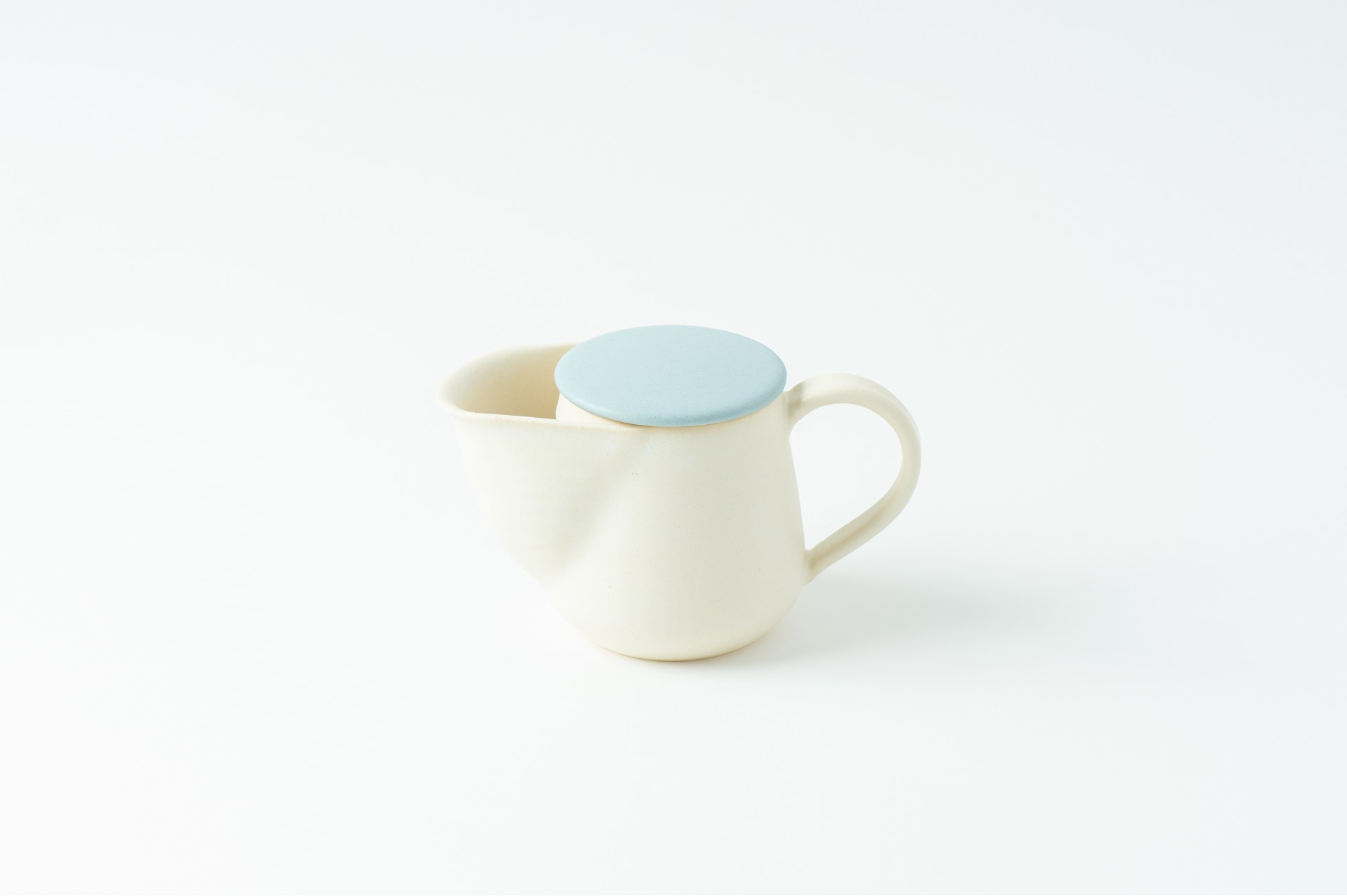 【晋六窯】PELICAN TEA POT／WHITE（蓋は青）ペリカン急須の新しい形