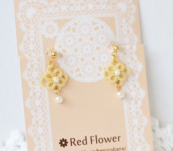 聖誕節*花卉和 珍珠 樹脂耳環 淡 黄色 花边 第1張的照片