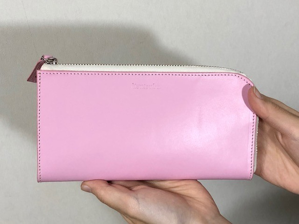桜色　ピンク色の　本ヌメ革ラウンドファスナー長財布 1枚目の画像