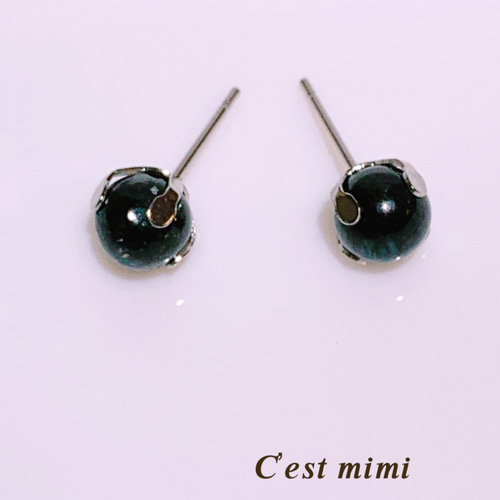 グリーンランド産ヌーマイト／天然石／7mmのスタッドピアス