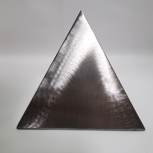 鉄製ピラミッド小（フード,瞑想,宝石,充電用のピラミッド）