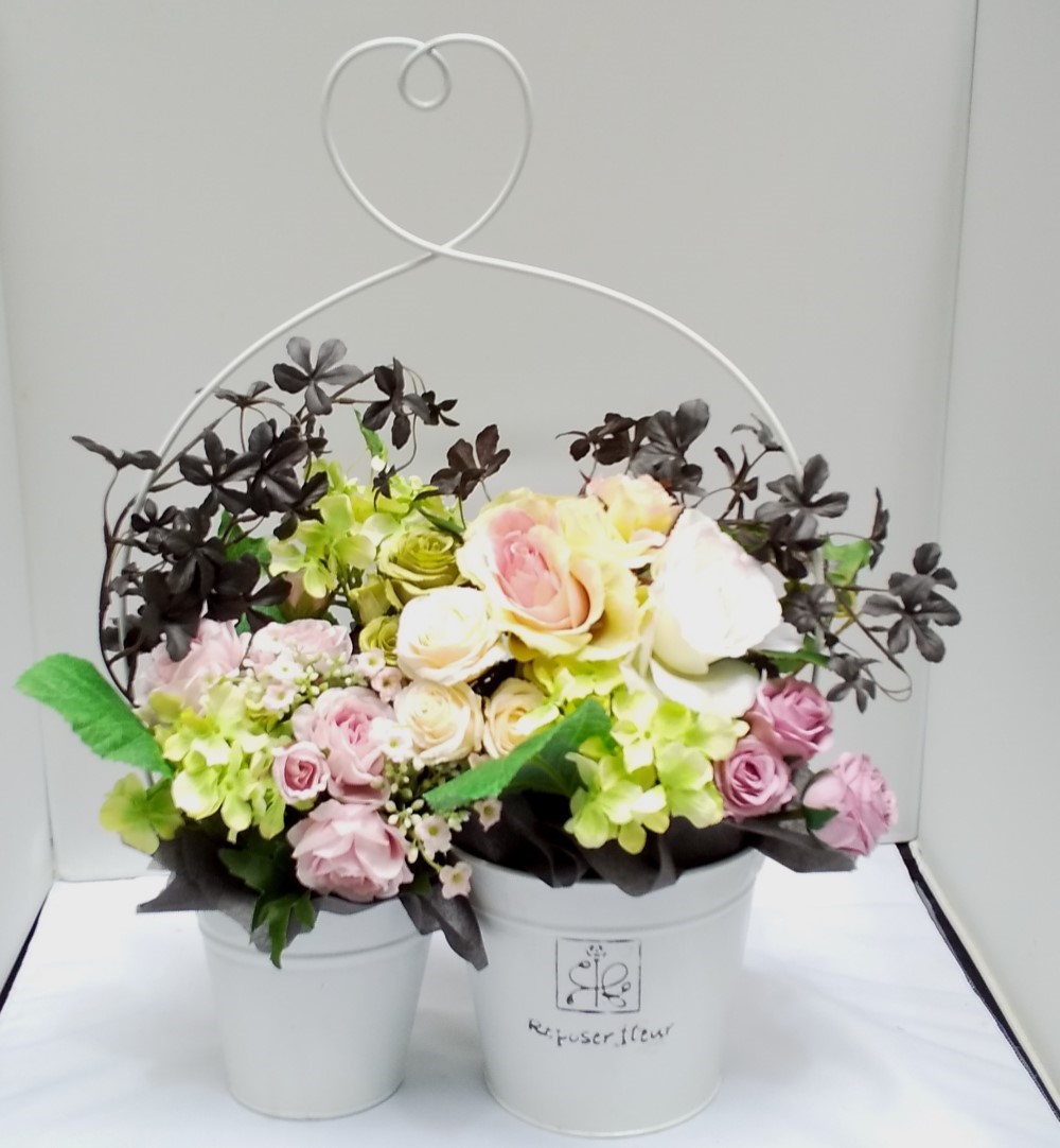 アーティフィシャルフラワーのポットアレンジ　白のダブルフラワーポットにバラとアジサイ