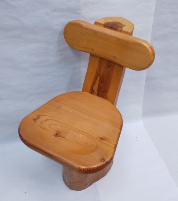 丸太を加工して創った世界中に一つしか無いハンドメイド椅子　きかんぼう　 3枚目の画像