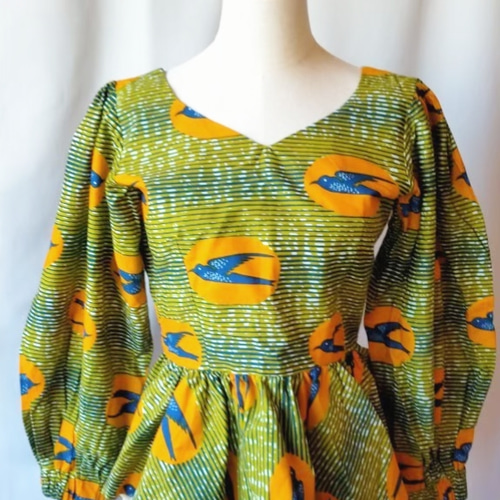 半額在庫セール☆アフリカ布 ツバメのふんわり袖のチュニック ブラウス