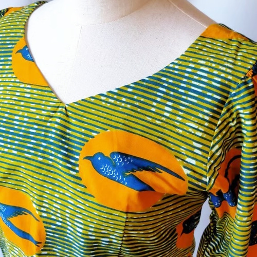 半額在庫セール☆アフリカ布 ツバメのふんわり袖のチュニック ブラウス