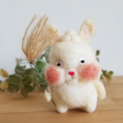 お月見の出っ歯うさぎさん 羊毛フェルト mokochico ﾓｺﾁｺ 通販 10118019