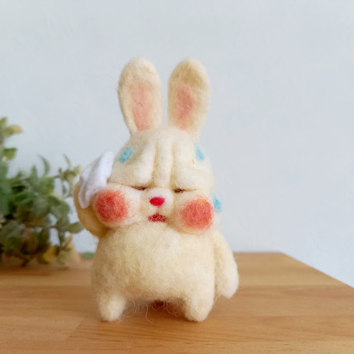 じょんこ様 うさぎさん羊毛フェルト じょんこ様 うさぎさん羊毛フェルト 羊毛フェルト】いちご頭巾の