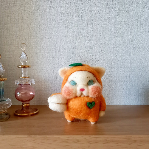 ねこ鏡餅 一体型 白猫みかん 奥ゆかしく