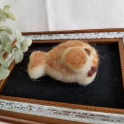 [sale]ぶさかわならんちゅうちゃんパンのブローチ 2枚目の画像