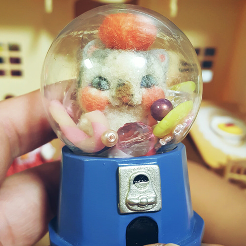 テトトロ様オーダー》スノードーム風ガチャに入ったテトちゃん 羊毛 
