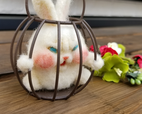 檻に入れられたうさぎさん 羊毛フェルト mokochico ﾓｺﾁｺ 通販