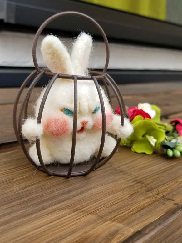 じょんこ様 うさぎさん羊毛フェルト 檻に入れられたうさぎさん 羊毛フェルト mokochico ﾓｺﾁｺ 通販