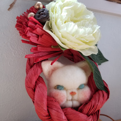ブサネコさんのしめ縄白い花(赤) 2枚目の画像