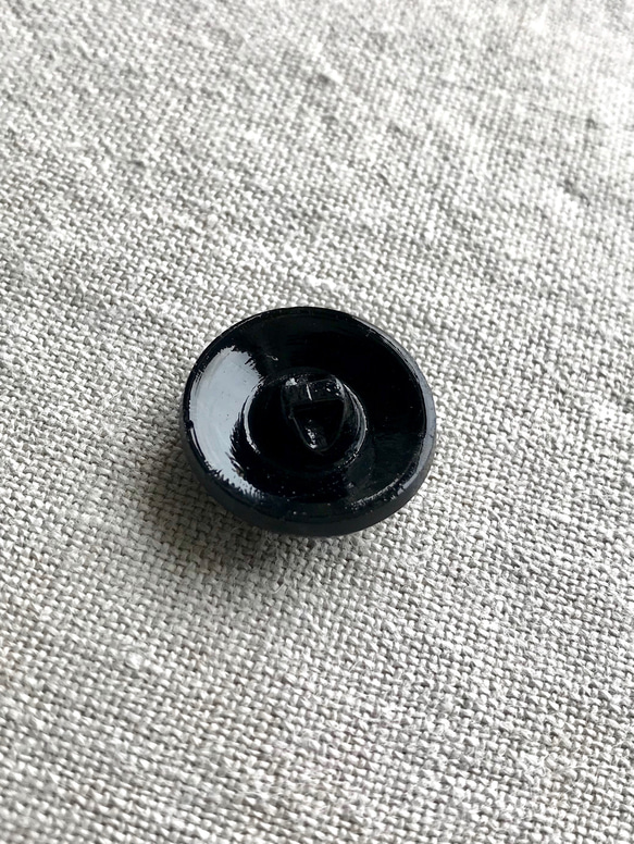 チェコ　ヴィンテージ　ガラスボタン　ブラック　22mm 1個 [B20-22] 2枚目の画像
