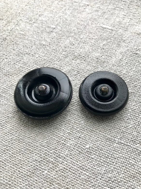 チェコ　ヴィンテージ　ガラスボタン　ブラック　2個セット [B20-32] 2枚目の画像