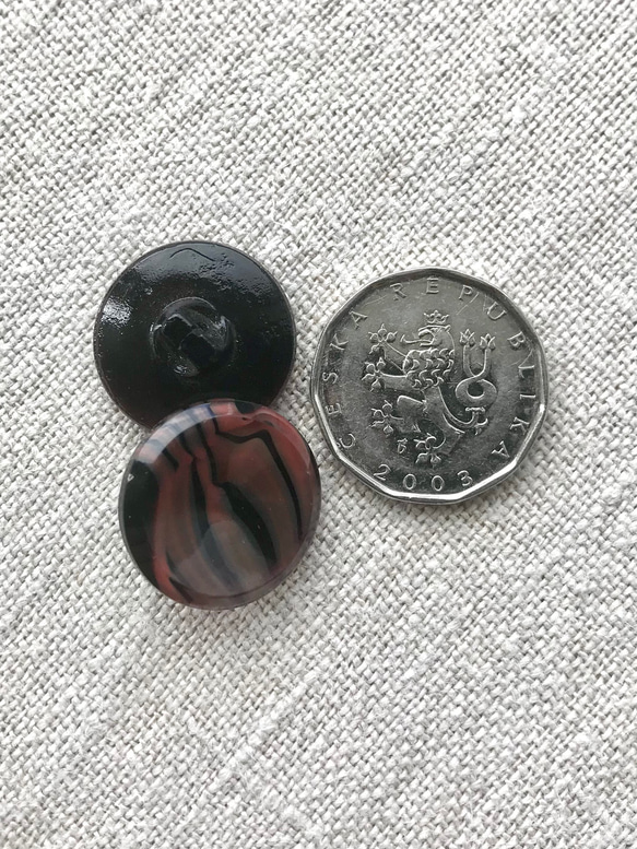 ドイツ　ヴィンテージ　ガラスボタン　赤黒マーブル　18mm 2個セット [B86-6] 3枚目の画像