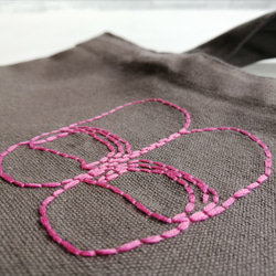 【刺繍】ピンクの靴　ミニトートバッグ　グレー　帆布　手提げ　ランチバッグ　コットン 2枚目の画像
