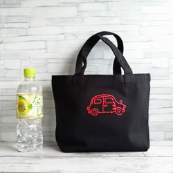 手刺繍の赤い車　キャンバスミニトートバッグ　黒　コットン　 1枚目の画像