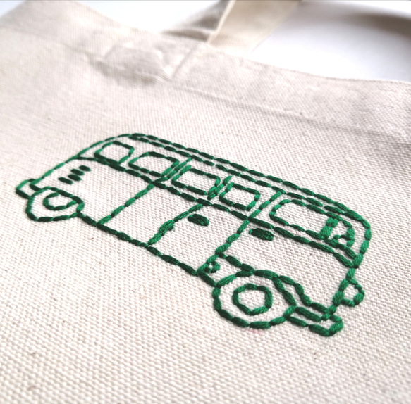 緑のバスの刺繍　キャンバスミニトートバッグ　生成り　コットン　 3枚目の画像