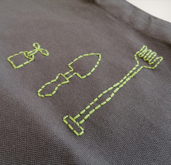 手刺繍の黄緑のガーデニング道具　キャンバスミニトートバッグ　グレー　コットン　ランチバッグ　 4枚目の画像