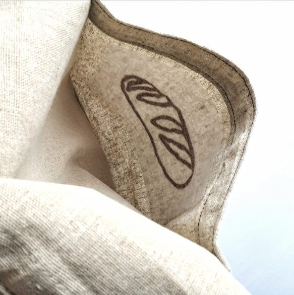 手刺繍の茶パンのポケット　縦長トートバッグ　ショルダーバッグ　2way　ベージュ　A4サイズ収納可能　シンプル 2枚目の画像