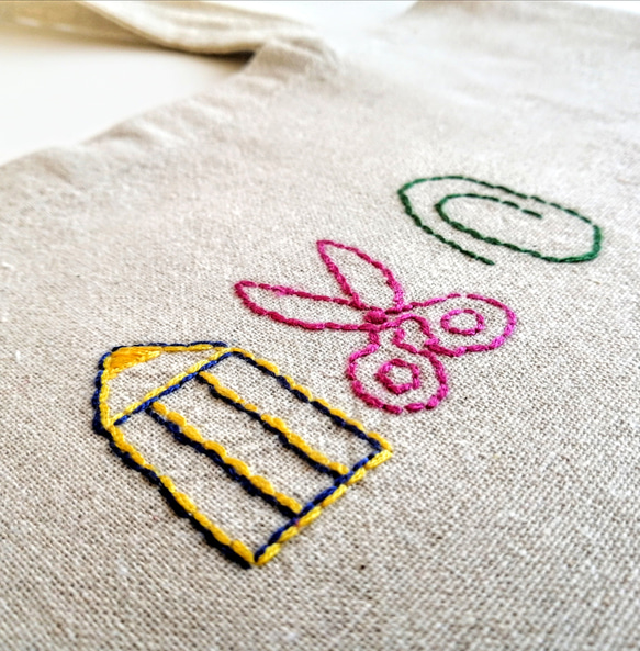 【刺繍】トートバッグ　ショルダーバッグ　カラフルな文房具　2way　ベージュ　大きいマチ 5枚目の画像