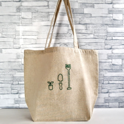 手刺繍の緑の園芸道具　トートバッグ　ショルダーバッグ　2way　ベージュ　大きいマチ　 1枚目の画像
