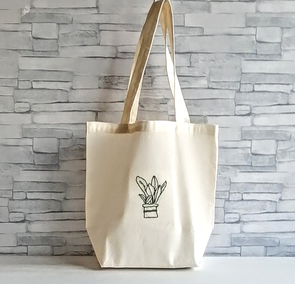 【手刺繍】緑の観葉植物　ショルダーバッグ　トートバッグ　2way　大きいマチ　コットン　 1枚目の画像