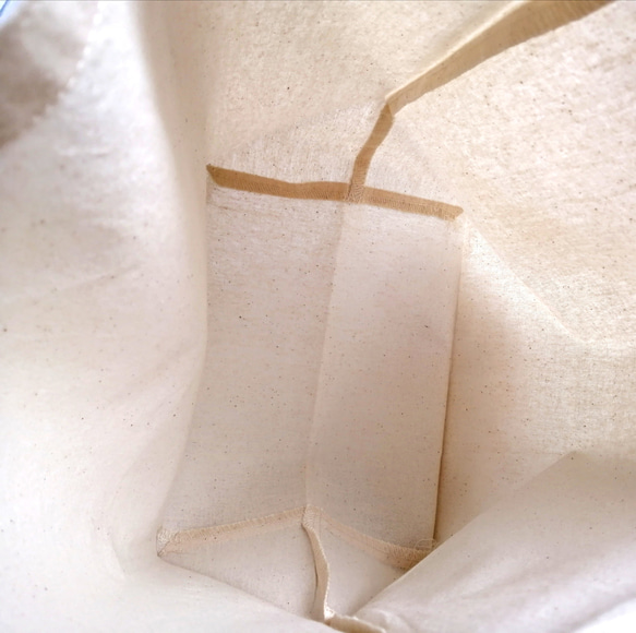 茶パンの手刺繍ワッペン　トートバッグ　ショルダーバッグ　生成り　2way　大きいマチ　コットン 4枚目の画像