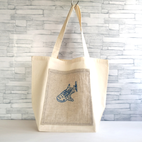 刺繍トートバッグ　ハンドメイド刺繍　大きめサイズ ビッグサイズのトートバッグ、ファスナー付き刺繍トートバッグ