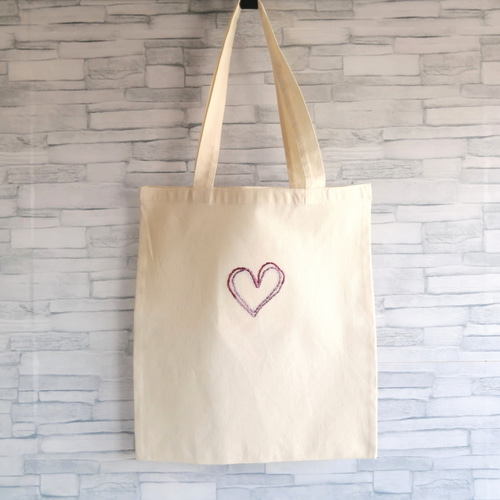 ピンクのハートの刺繍 トートバッグ 肩掛け 綿 生成り A4サイズ