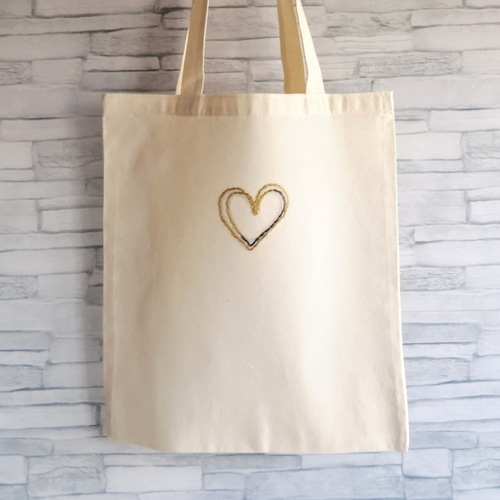 ピンクのハートの刺繍 トートバッグ 肩掛け 綿 生成り A4サイズ