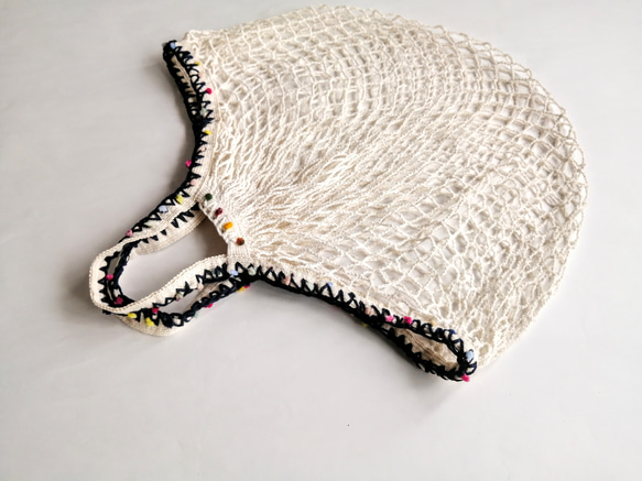 手編みの飾り　ネットバッグ　生成り　メッシュバッグ　マルシェバッグ　エコバッグ 2枚目の画像
