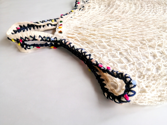 手編みの飾り　ネットバッグ　生成り　メッシュバッグ　マルシェバッグ　エコバッグ 1枚目の画像