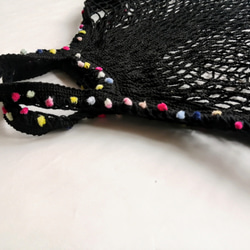 ポンポン毛糸の手編みの飾り　グレーのネットバッグ　マルシェバッグ　メッシュバッグ　エコバッグ　コンパクト 8枚目の画像