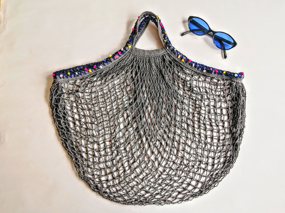 ネットバッグ　手編みの飾り　メッシュバッグ　グレー　マルシェバッグ　エコバッグ 3枚目の画像