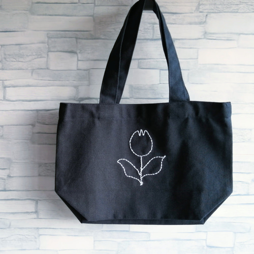 【クロスステッチ❤︎トートバッグ】ハンドメイド　サモイロフ　チューリップ 秋冬バージョン♡ チューリップ柄の切り替えトートバッグ😊 ボア