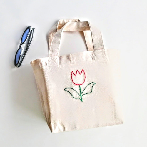 【クロスステッチ❤︎本革持ち手トートバッグ】ハンドメイド　サモイロフ　チューリップ クロスステッチ❤︎本革持ち手トートバッグ サモイロフ