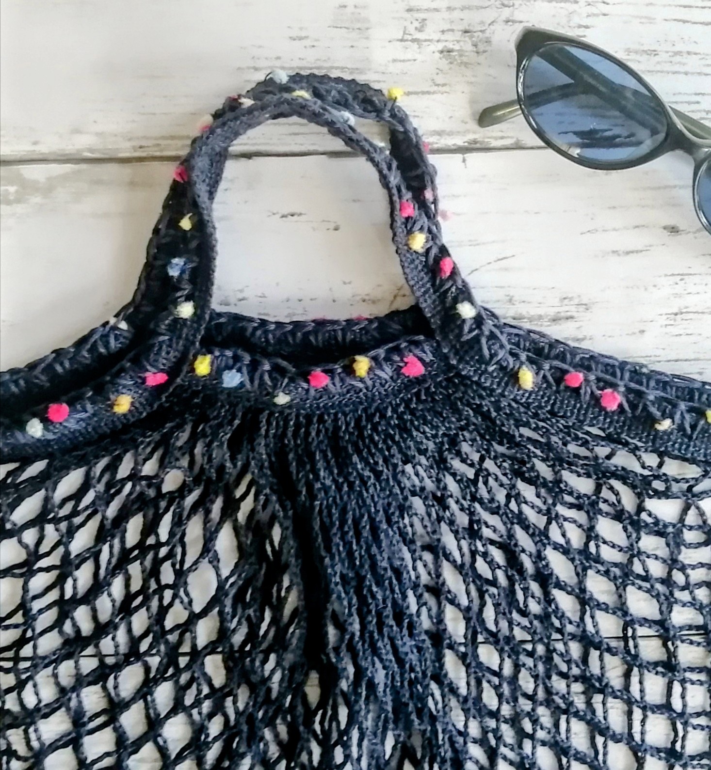 ネットバッグ ネイビー ポンポン毛糸の手編みの飾り マルシェバッグ