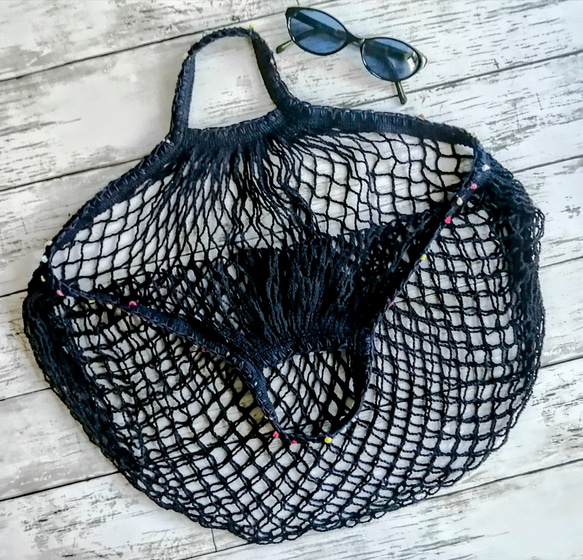 ネットバッグ　ネイビー　ポンポン毛糸の手編みの飾り　マルシェバッグ　エコバッグ 3枚目の画像