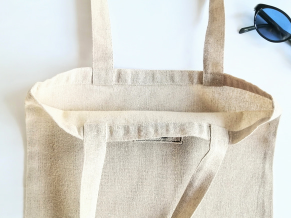 【シンプルな手縫いの刺繍】黒いパンのワッペン　トートバッグ　ショルダーバッグ　2way　ベージュ　マチなし　Ⅿサイズ　 6枚目の画像