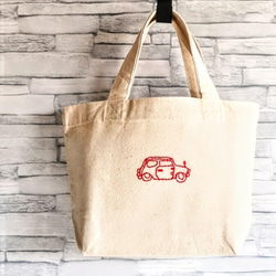 【シンプルな刺繍】赤い車　ミニトートバッグ　帆布　生成り　コットン　手提げ　ランチバッグ　Sサイズ 1枚目の画像
