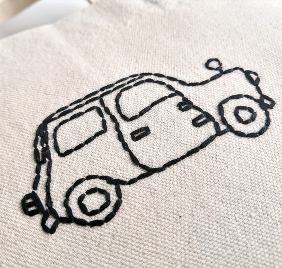 【刺繍】黒い車　ミニトートバッグ　生成り　帆布　ランチバッグ　手提げ　コットン　Sサイズ 3枚目の画像