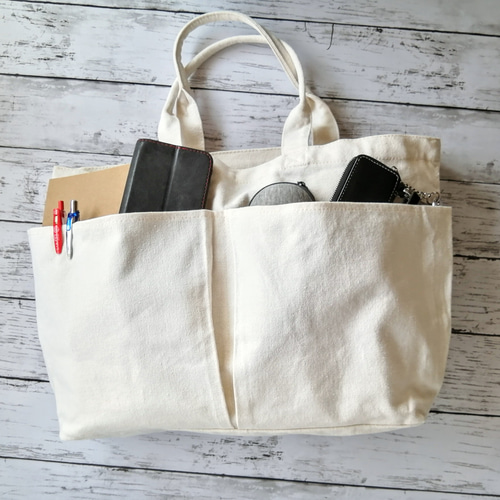パンの刺繍 横長トートバッグ ボストンバッグ 白 2ポケット 大きいマチ