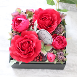 選べるメッセージ｜赤い大輪のバラの華やかなケース入フラワーボックス｜誕生日・母の日・還暦祝い・退職祝い　art.017 3枚目の画像