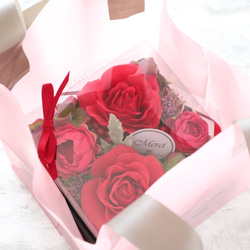 選べるメッセージ｜赤い大輪のバラの華やかなケース入フラワーボックス｜誕生日・母の日・還暦祝い・退職祝い　art.017 9枚目の画像